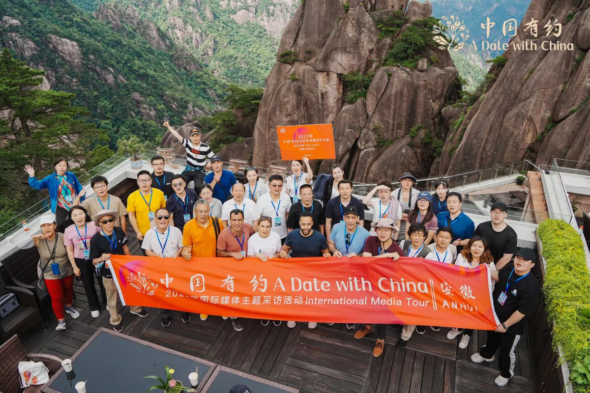 AnhuiOpera's tweet photo. 👋Hello Anhui! A Date with China!

📷This time we meet at Mount Huang in China’s Anhui province, where you can find scenic mountains⛰️, watch melodious operas🎵, savor tasty cuisines🍜, sip mellow tea🍵 and meet hospitable Anhui locals💕! Welcome to Anhui again!🥰🥰🥰#AnhuiOpera https://t.co/uACPbMHaMp