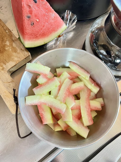 やはり夏はスイカの漬け物 