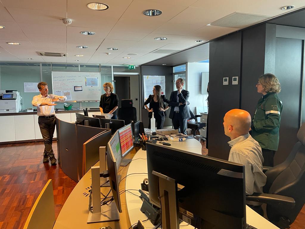 La_CPCU's tweet photo. Ravis d’avoir accueilli à la #CPCU Bertrand de Singly et ses équipes de #GrDF Île-de-France pour une visite de nos installations à Bercy #Paris12.
Une belle occasion de réaffirmer notre partenariat pour le meilleur service public de la chaleur à @Paris.
#chaleurdurable #gazvert https://t.co/jR0Hq8O2aZ