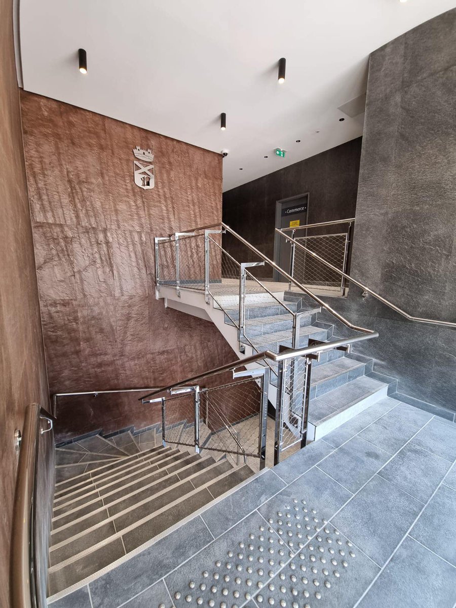 SebastienLeroy_'s tweet photo. Heureux de vous annoncer l'ouverture du nouveau parking public gratuit Place de France à #Mandelieu
➡️ 70 nouvelles places (+20 pour 2 roues) connectées au stationnement intelligent sur 1.720 m² en R+1, 5 bornes de recharge pour véhicules électriques, 10 caméras de surveillance https://t.co/MEgQ1SUs1T