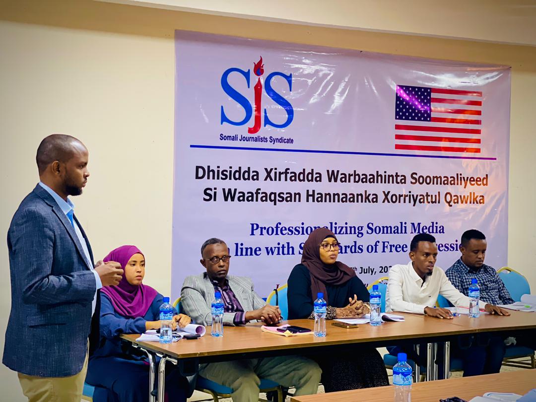 SayidaliTaatiko's tweet photo. On the third day and training about Professionalizing Somali Media in line with standards of #Free_Expression.
This training Conducted @sjs_Somalia and supported by @US2SOMALIA https://t.co/PHw2gORtmS