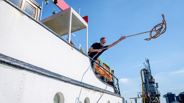 Ben je geïnteresseerd naar de mogelijkheden aan de wal na een carrière op zee? Of heb je recent de overstap gemaakt en wil je doorgroeien naar een andere walbaan? Meld je dan nu bij TOS!

tos.nl/vacancy/sea2sh…

#Sea2Shore #Nautical #Technical #Seafarer #HWTK #Officer #Engineer