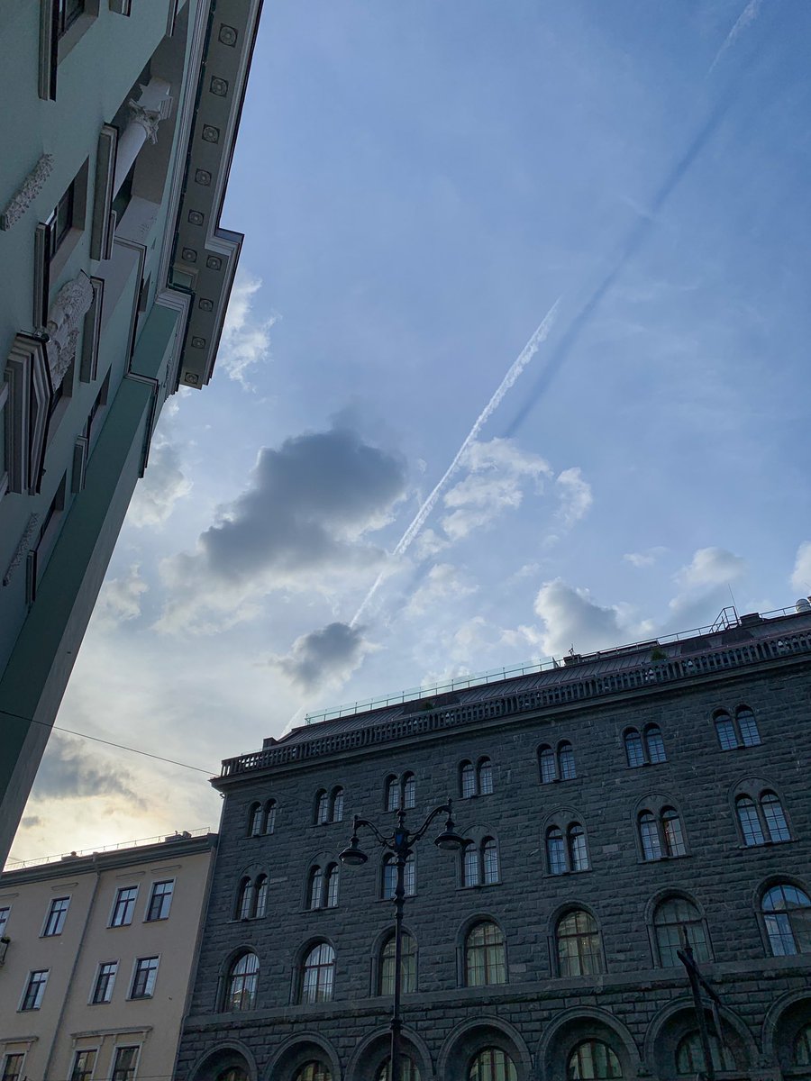 Кружилась голова от усталости и недосыпа, но я не могла в этот вечер остаться дома и спать