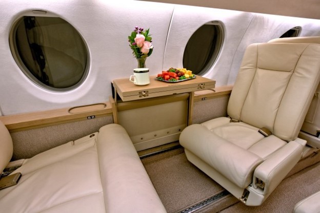 HarmonyJets's tweet image. Please, have a seat and enjoy your flight onboard our new Falcon 100. 🍓🍾

#VIPflight #Privatejet #Privatecharter #Aircraft #Travel #Fleet #Falcon100 #Dassaultfalcon #Harmonyjets