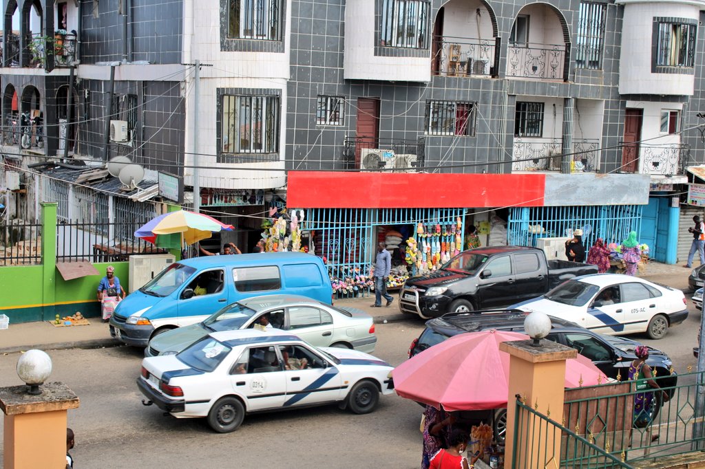 guineaturismo's tweet photo. Vistas del tráfico de Bata, la ciudad más grande de Guinea Ecuatorial 😍

#guineaturismo #guineaecuatorial #Turismo #trafico https://t.co/uoX6Jp72E1