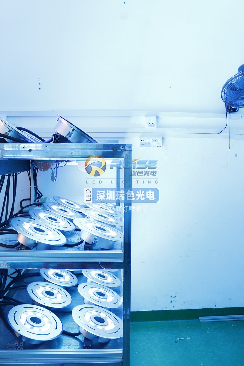 LED Floor-Mounted Fountain Light
​Material: 316L Stainless steel
​Size: 250*59mm
​Nozzle hole: 47mm
​LED: 9*4W RGBW 4in1 CREE
​Control mode: RGBW-DMX512