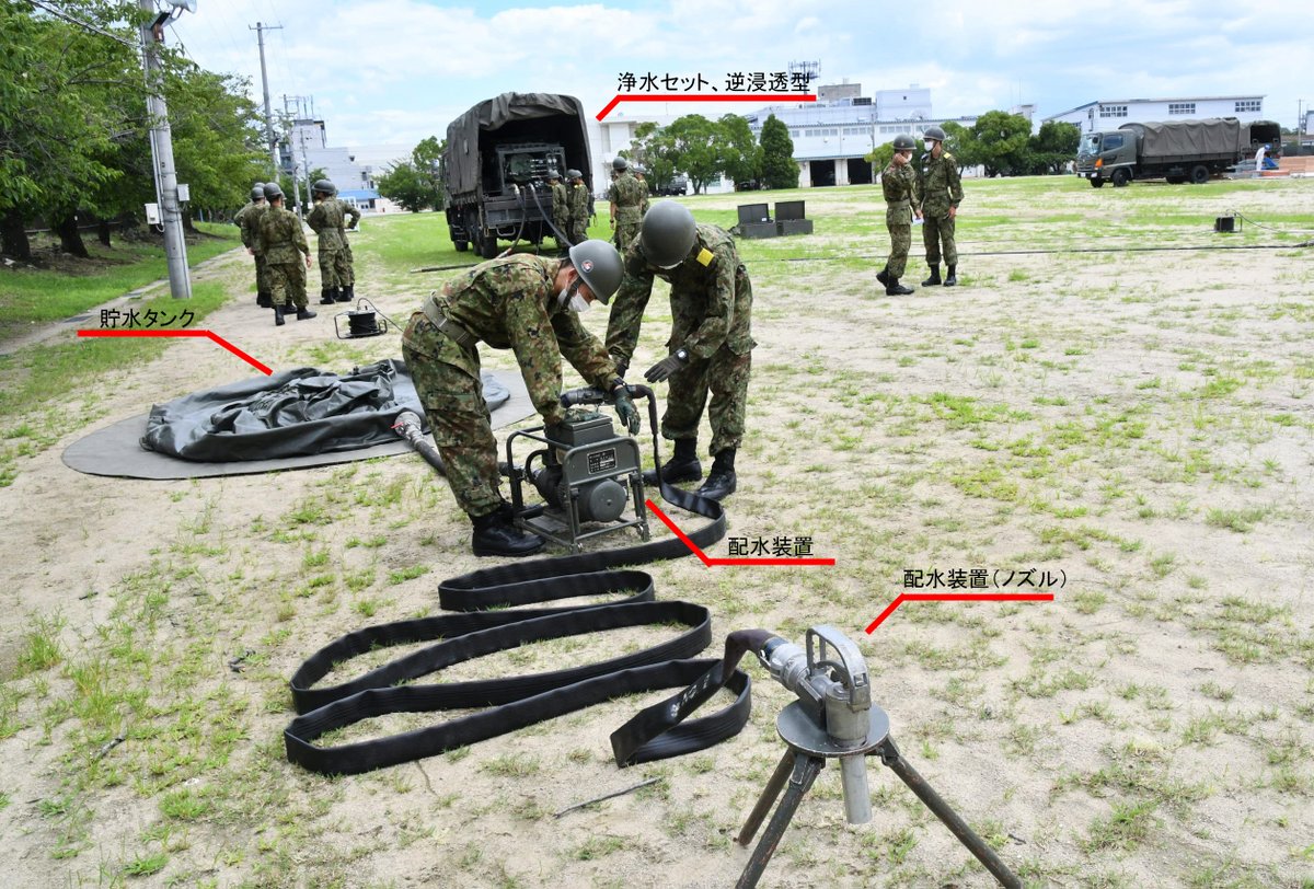 第3後方支援連隊補給隊は、新隊員に対し、浄水セットの教育を実施