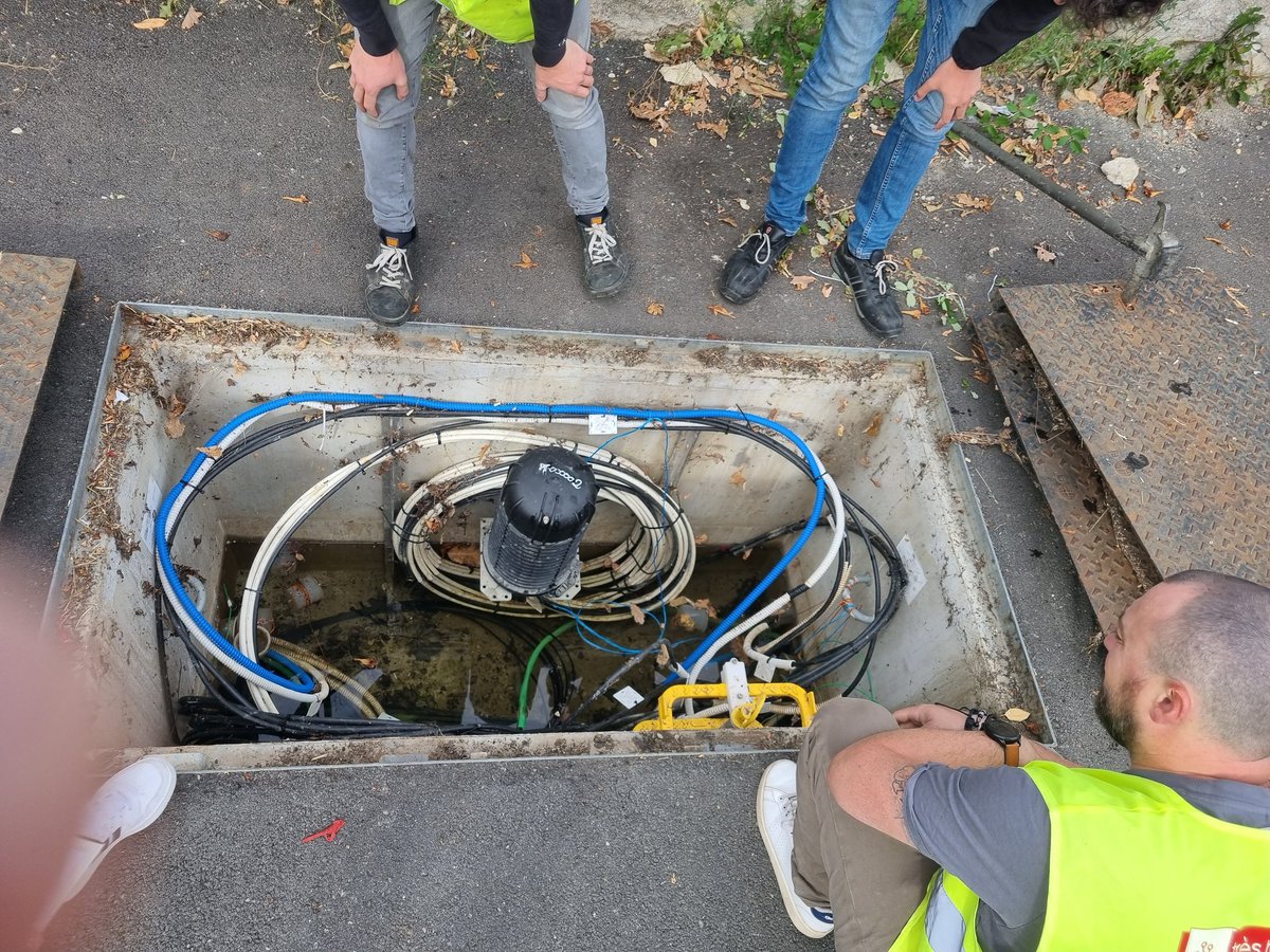 OLIVIERCOTTARD's tweet photo. En déplacement ce jour sur le terrain avec les équipes @CircetTelecoms pour la réception du réseau @DeuxSevres Numerique à Mauléon. @OrangeConcess et @orange engagés pour la qualité de la #Fibre sur le territoire. https://t.co/HXzO4i4WaX