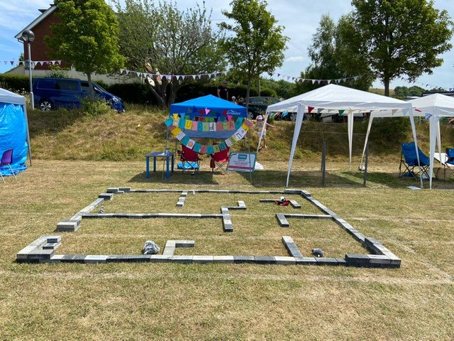 We love this creative use of materials by South Malling Primary School to make a mini golf course! ⛳️Our Newhaven branch donated the materials to the school for their recent fete and Henry, from our #Newhaven team volunteered at the event too.