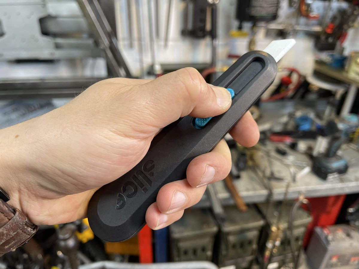 KineticsGlasgow's tweet photo. It’s the little things - a utility knife that lets you flip the blade over for left-handed use, and comes with instructions to do this. https://t.co/1w6DnE4n7I