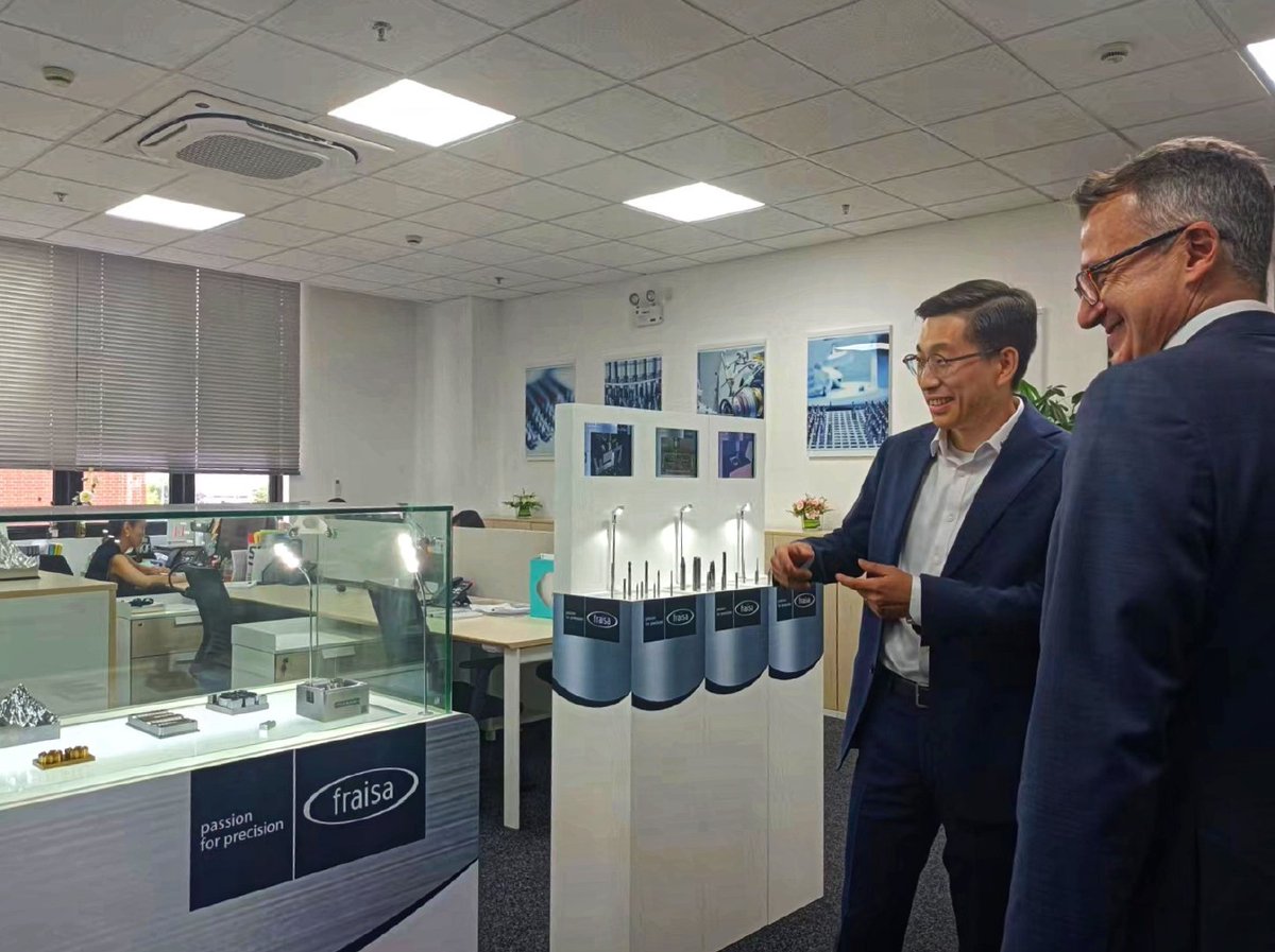 SwissCGShanghai's tweet photo. Acting CG Istvan Kocsis visited #SwissCentersChina earlier this month and met with🇨🇭SMEs representatives from #MikronTool, Pfiffner Witzig & Frank, @tornosgroup, #WilleminMacodel.
An opportune time to also visit high-precision tech 🔧 @GeorgFischer and #FraisaShanghai showrooms https://t.co/TOeDGtV0ZB
