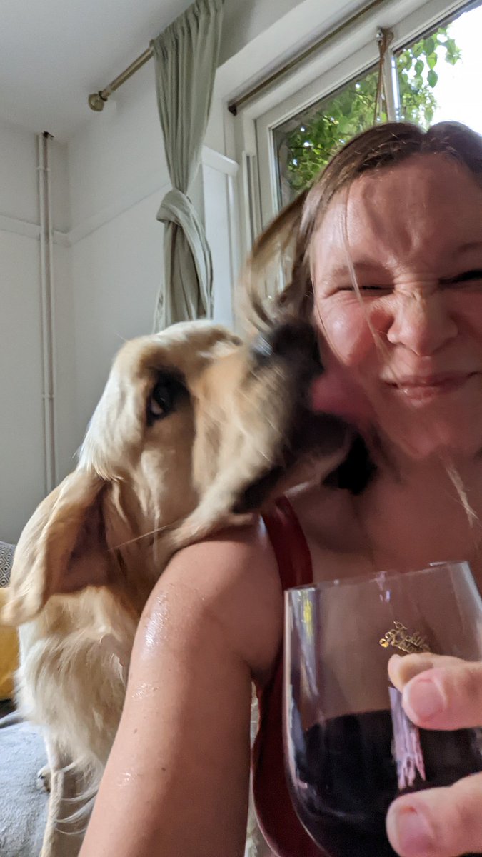I got kissed by a golden retriever last night 🤩