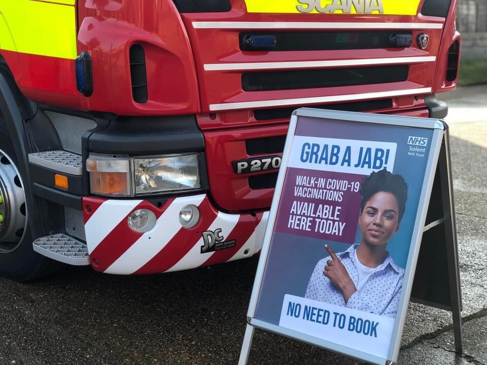 💉💪 There’s yet another chance for you to get your Covid-19 vaccination at one of our fire stations today.
 
Head down to <a href="/Fordingbridge47/">Fordingbridge Fire</a> in the #NewForest this afternoon from 1⃣2⃣:3⃣0⃣ to 1⃣8⃣:3⃣0⃣ to #GrabAJab and #GetBoosted! 🚒

<a href="/SolentNHSTrust/">Solent NHS Trust</a> <a href="/HIOW_ICS/">NHS Hampshire and Isle of Wight</a>