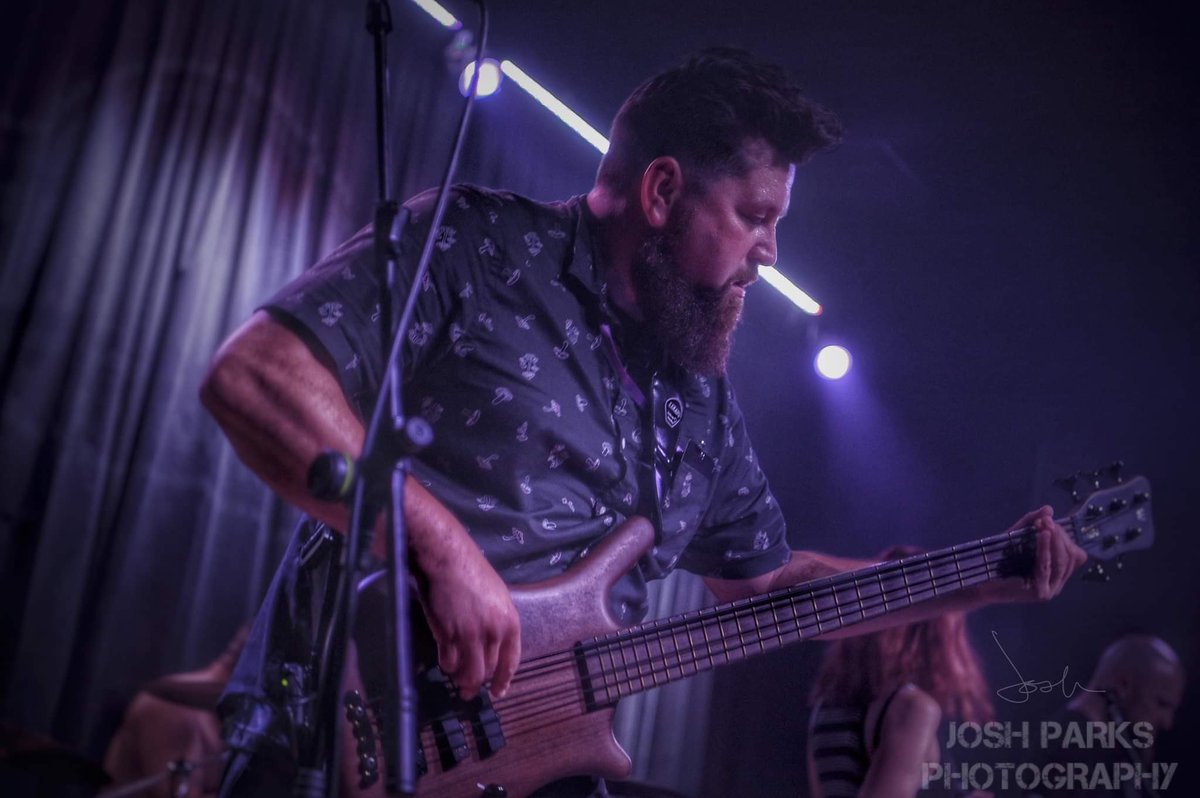 Getting it done on the 5-string Thumb.

📸 Josh Parks Photography // Cult Classic Brewing // 07.23.22

#warwick 
#framuswarwickofficial 
#thumbbassbo5