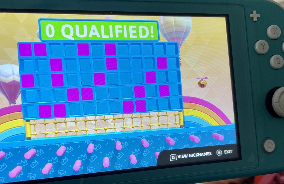 Annatra_'s tweet image. Who doesn‘t love Snowball Survival??! #FallGuys #gaming