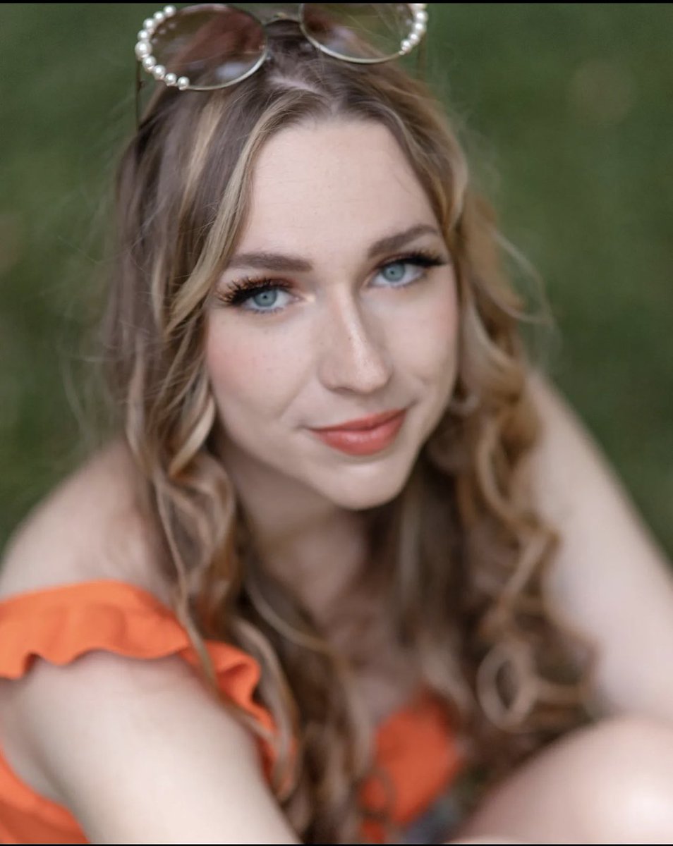 StefanCOLOMB's tweet image. 🍊 Tree le projet de @Mathilde_Lemr est en production d’ailleurs elle a un message pour vous ! #popmusic #woman #originalsong #artist #singersongwriter #auvergne #vichy #studio36Vichy