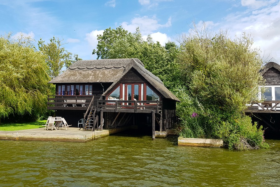 watersidebreaks's tweet photo. Happy #NorfolkDay🌞
We are proud to be able to offer holiday properties in this stunning location!
https://t.co/VTQWvXvRBz

#norfolkbroads #holidays https://t.co/CypkIAGGTQ