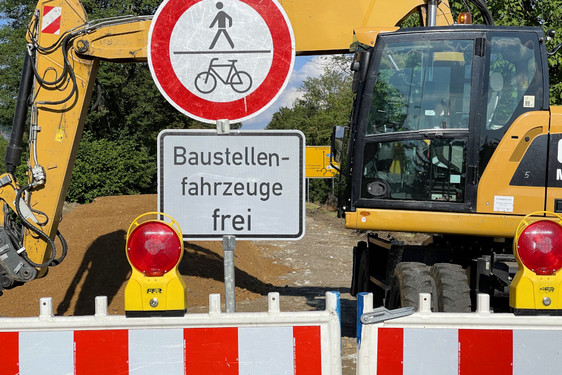 wiaktuell's tweet photo. #Vollsperrung #BerlinerStraße in #Erbenheim
Die #Sanierungsarbeiten an der #Bahnüberführung in der Berliner Straße im #Wiesbaden #Erbenheim laufen auf Hochtouren. Von Fr - Mo kommt es zu einer Vollsperrung. Anschließend wird der #Verkehr mittels einer #Baustellenampel geregelt. https://t.co/V2iQ2Xda5b