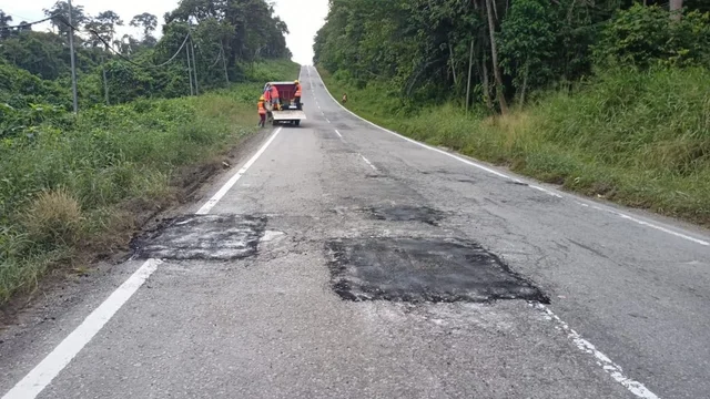 MinikaRahim's tweet photo. Adakah pemandangan ini biasa kepada anda? kerja separuh siap, bilakah kita boleh mengalami jalan yang lebih baik untuk dipandu?
#malaysia #roads https://t.co/Q6vFFQZh4k