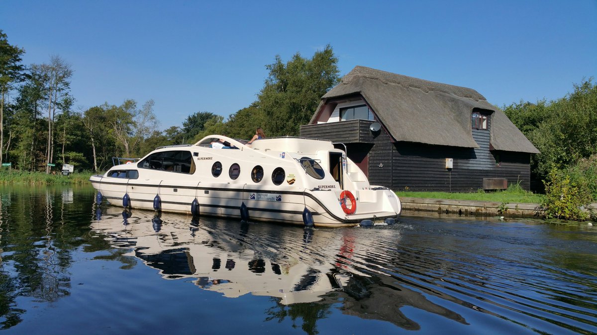 Waterways_Hols's tweet photo. Happy #NorfolkDay ☀️
We are proud to offer boating holidays on the fabulous Norfolk Broads! https://t.co/mtFWtfVLYf https://t.co/iKuTSwdrjd