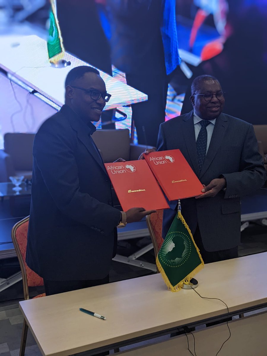 njenga_cm's tweet photo. @AU_ETTIM @_AfricanUnion @Google @googleafrica @AfBC_ @aetradegroup Excited to see @googleafrica collaborate with the African Union @AU_ETTIM, Commissioner @AmbMuchanga to advance Africa's digital transformation by investing in people and developing policies to turn African countries into #DigitalSprinters  #GoogleAfrica https://t.co/axKruEDwvP