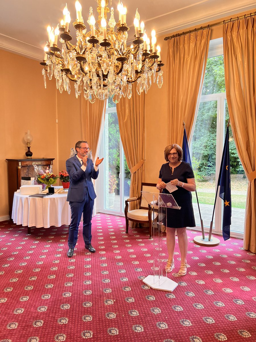 #départ | Inspectrice puis directrice du travail, sous-préfète notamment en Martinique et à #Bernay, c'est une carrière exceptionnelle que sont venus saluer les collègues élus et amis de C. Blanchot-Prosper, à l'occasion de son départ en retraite. Une belle nouvelle vie à elle 👏