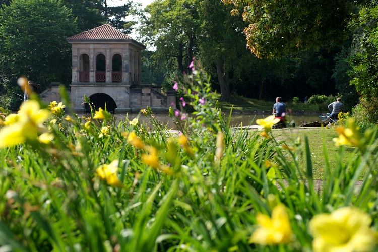 Wirral Life Magazine (@wirrallifemag) on Twitter photo Wirral is celebrating after receiving 33 Green Flag Awards for parks and open spaces across the borough... 
Read more 👉ow.ly/WybZ50K5f9f Wirral is celebrating after receiving 33 Green Flag Awards for parks and open spaces across the borough... 
Read more 👉ow.ly/WybZ50K5f9f