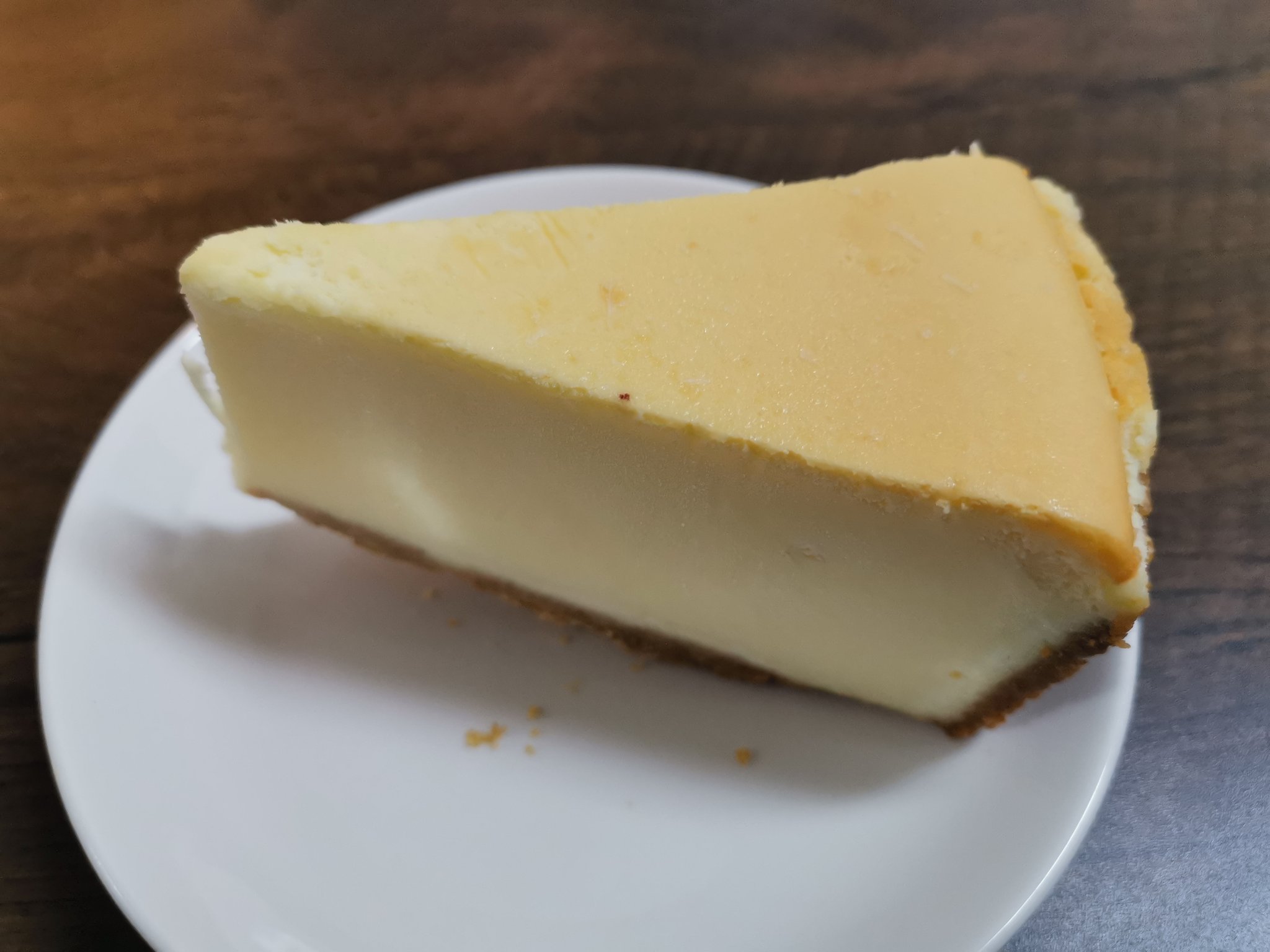 熊田熊男 日本未上陸だけどアメリカで大人気のチーズケーキ専門店 チーズケーキファクトリー の冷凍チーズケーキをコストコ で購入 濃厚なチーズとしっかりした甘さのグラハムがtheアメリカといった感じの美味しさ 冷凍でカットしてあるので 小分けにし