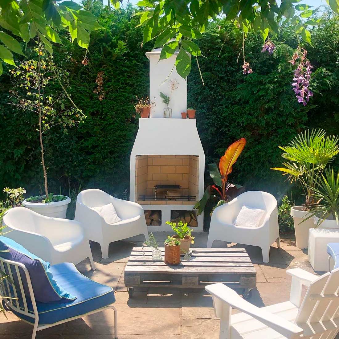 Transform your patio with the magnificent Schiedel Isokern Outdoor Fireplace - it's cosy, eye-catching &amp; a beautiful centre point to any outdoor space!
 
Discover our 5 reasons to love the Schiedel Isokern: bit.ly/3lSXa0d