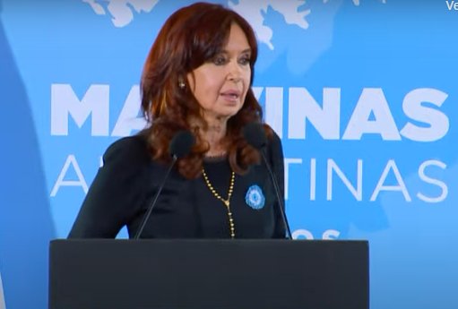 AlvaradoEver1's tweet photo. Buenos días a todxs ✌️✌️✌️
"Los del partido centenario (UCR) deberían despabilarce un poco. Porque a los dos presidentes radicales que tuvieron se los tumbó el Fondo Monetario Internacional. Despabílence muchachos, despabílence”.
#OrgulloK https://t.co/AeU8cNDZns