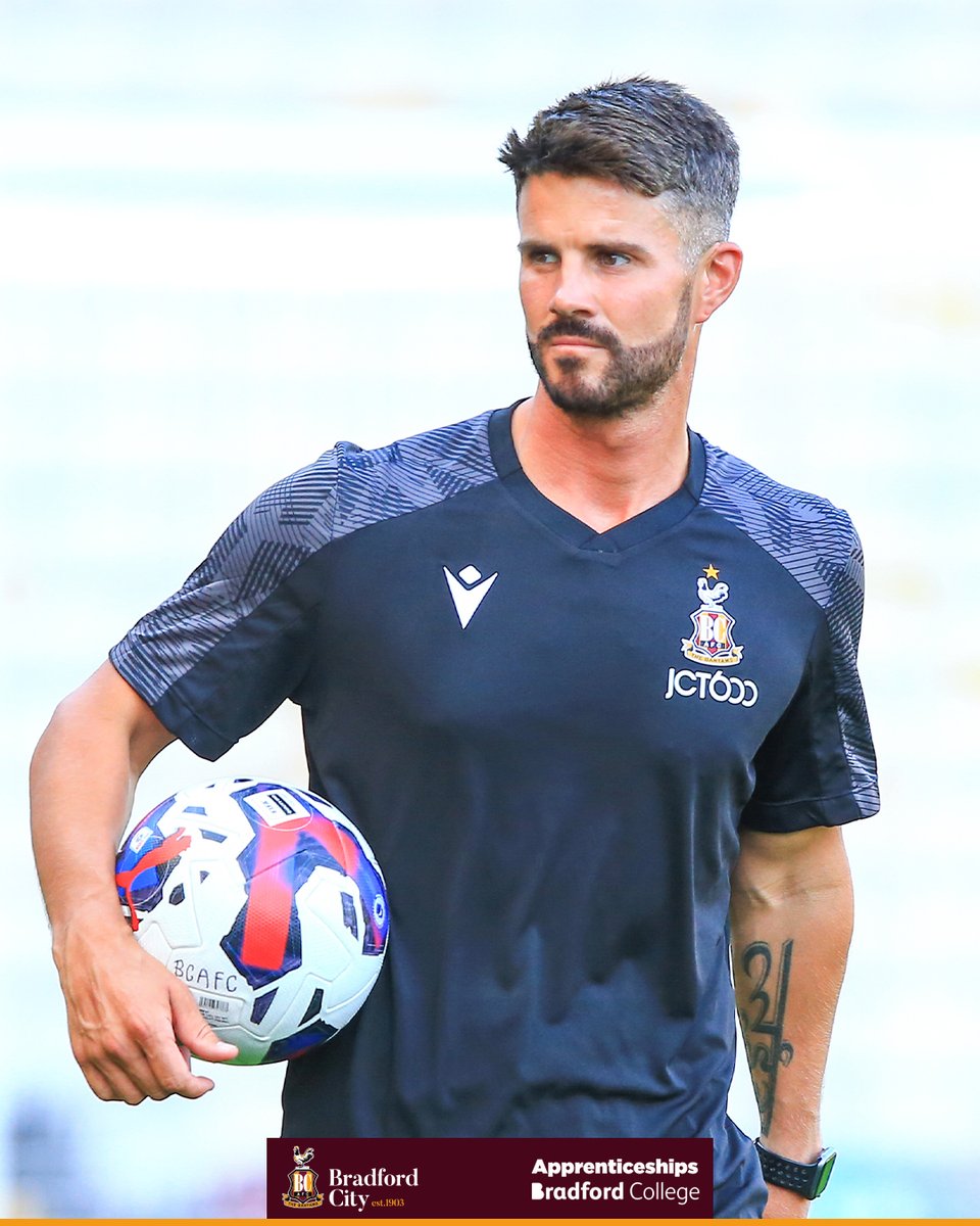 ⚽️ NEWS | Best of luck to Martin Drury - who will leave his role as <a href="/bantamsacademy/">Bradford City AFC Academy</a> head of coaching and player development next month, having accepted a position <a href="/ManUtd/">Manchester United</a>.

👍 | Thank you for your service, <a href="/Mjdrury3/">Martin Drury</a>. 

➡️ | Read: bit.ly/DruryToDepartF…

#BCAFC | <a href="/TLDallasGroup/">TL Dallas Group</a>