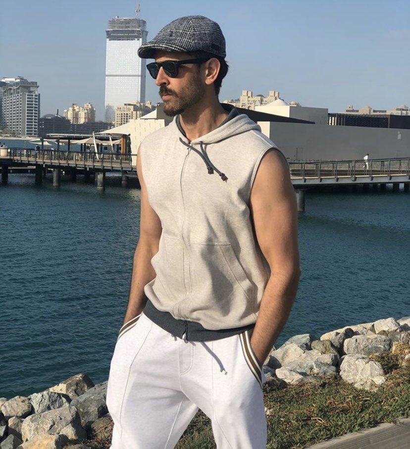 VVfilmupdates's tweet photo. Having a blah Wednesday?! 
Here's your treat! 😍😍🤤
#Vedha 

#Vikramvedha 
#worldofvikramvedha #vikramvedhaupdates #hrithikroshan #lovehrithikroshanforever https://t.co/2K7GYEcwAp