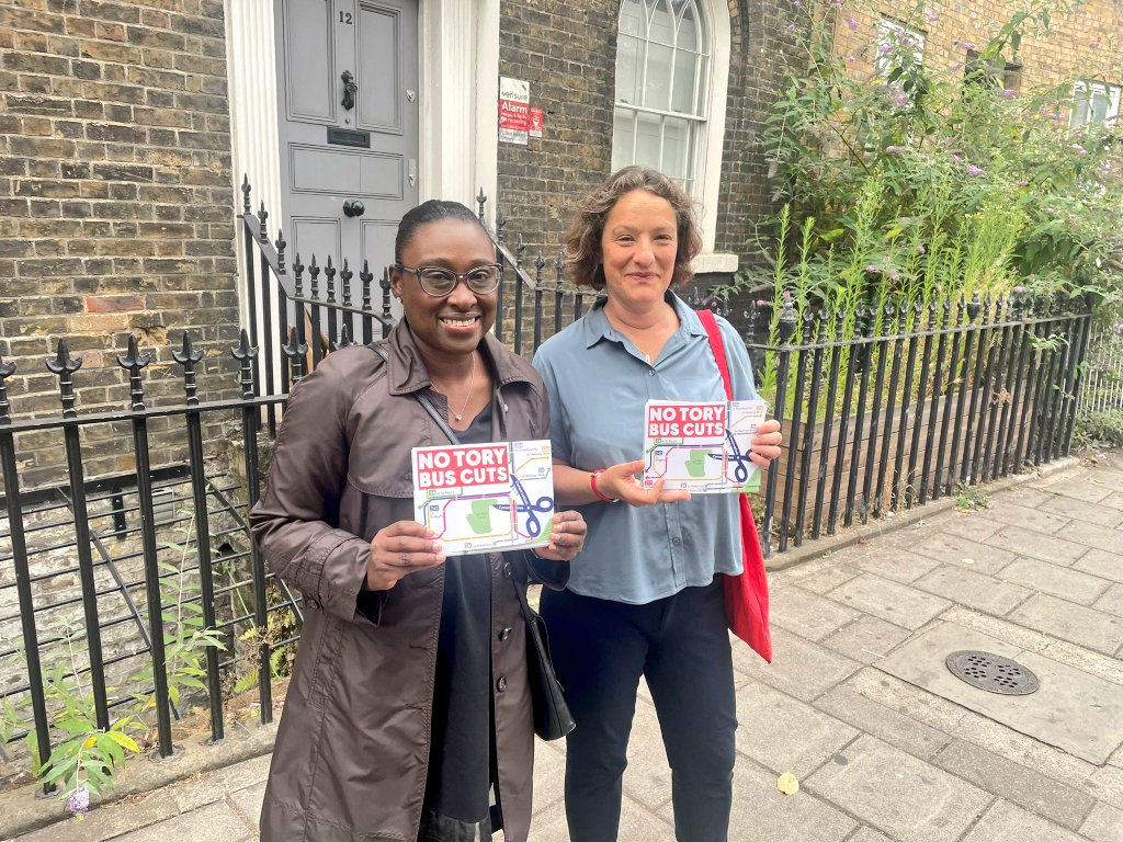 8am start for #SaveOurBuses campaign today in Mare St & Victoria Rd in #Hackney

Many of us rely on our buses to get to work, home & move around the city.
Example: No 26 bus route could be reduced and not go to Waterloo anymore 

🚨 Sign petition NOW:  hackney-labour.org.uk/2022/06/02/hac…