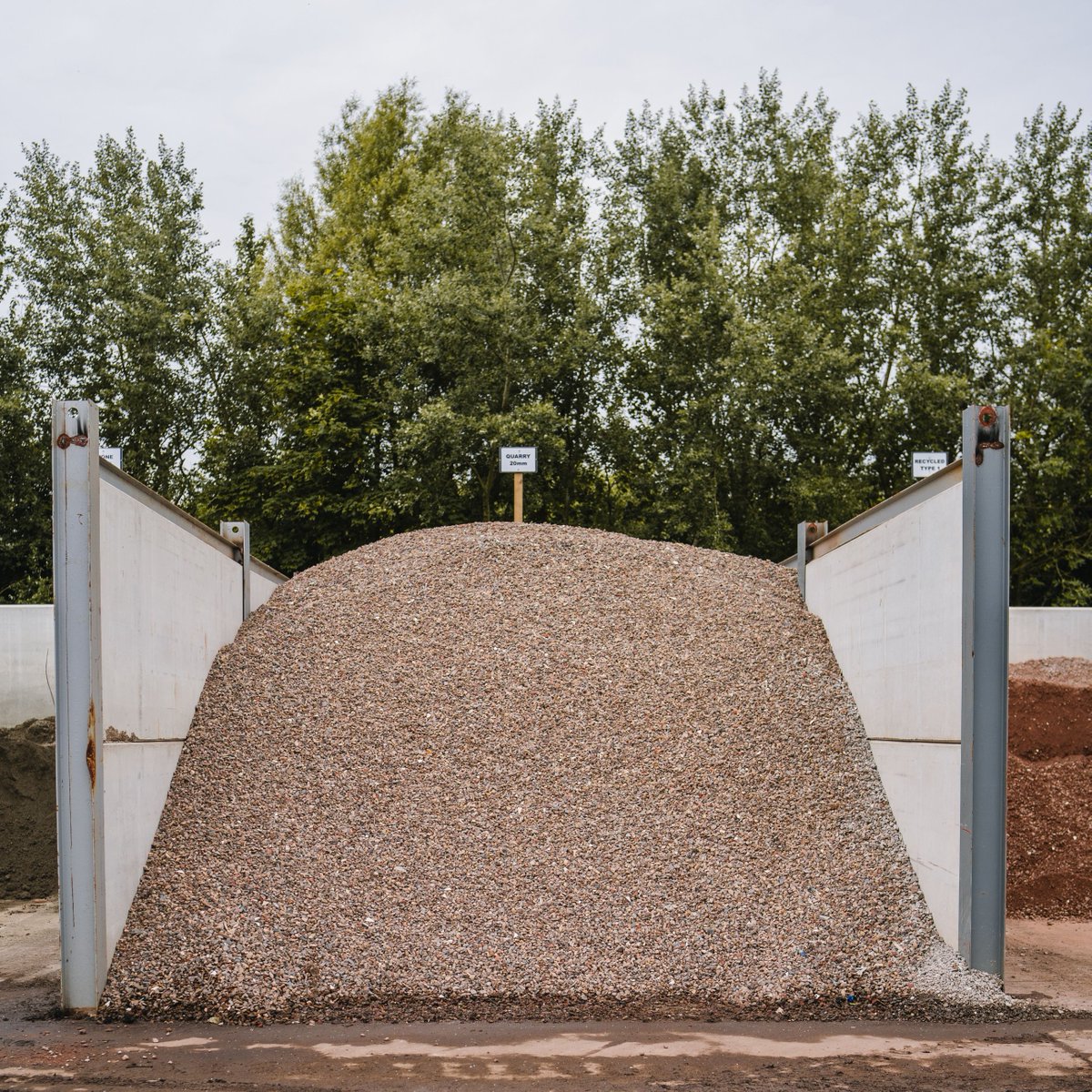 ⭐PRODUCT OF THE DAY⭐

Quarried 20mm - collect from £32/ton loose 💰

⏰OPEN UNTIL 5PM ⏰
📍Newton Road, Rumney, CF3 2EJ