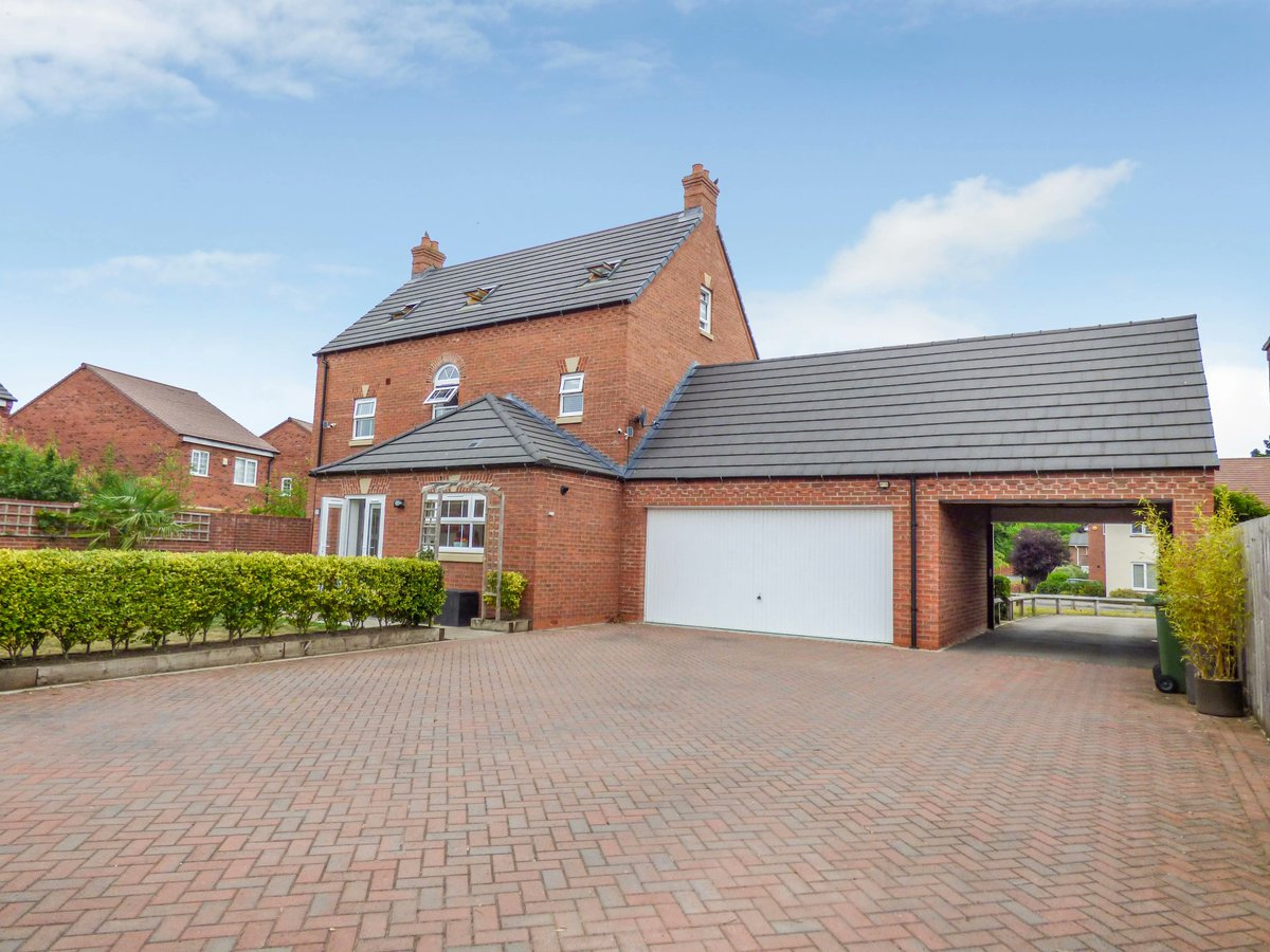 Peter Clarke & Co tweet media