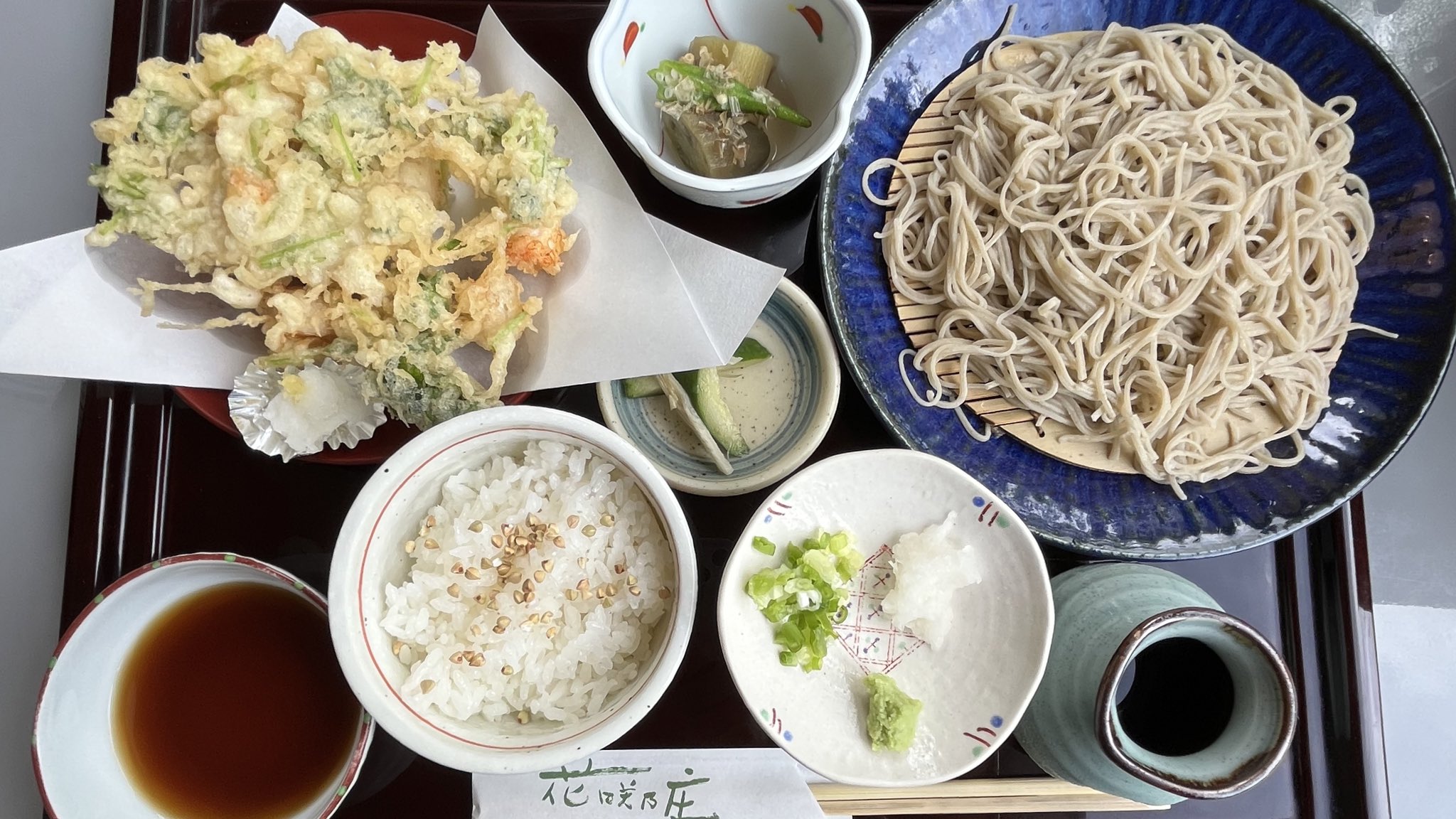 Toocky 古人の知恵に学び 未来を考え 自らの花を咲かせる事を願い 花咲乃庄 と名付けられたとのこと この花咲乃庄 大箸家 は 浜松藩や地元旗本の調達金に応じるなど とても歴史ある名家 今はお蕎麦屋さん 星３つ オススメでございます