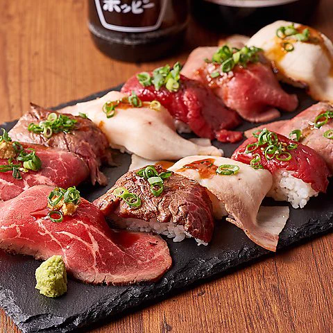 もはや『詐欺』！？肉寿司の写真と実物が違い過ぎる件