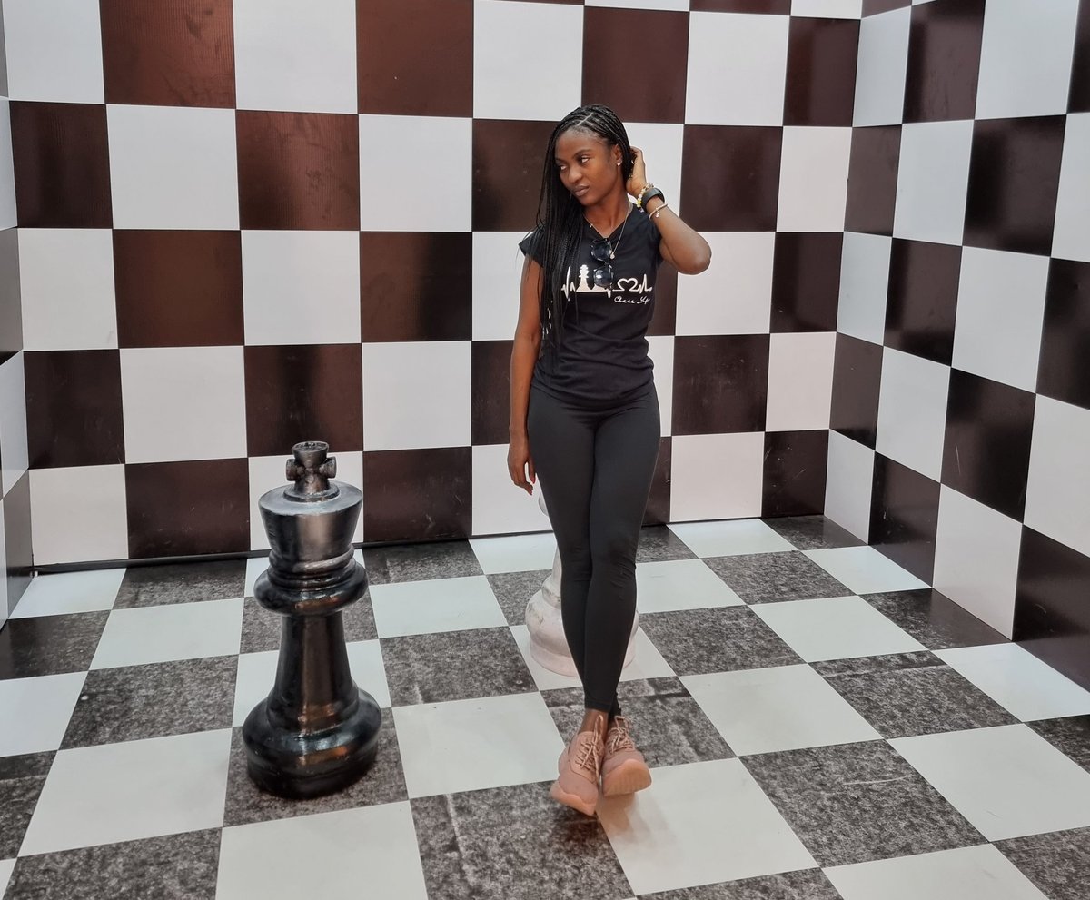 3ssAnn's tweet image. Every King needs a Queen😎 
#Chennai #chessaddict #blackqueen