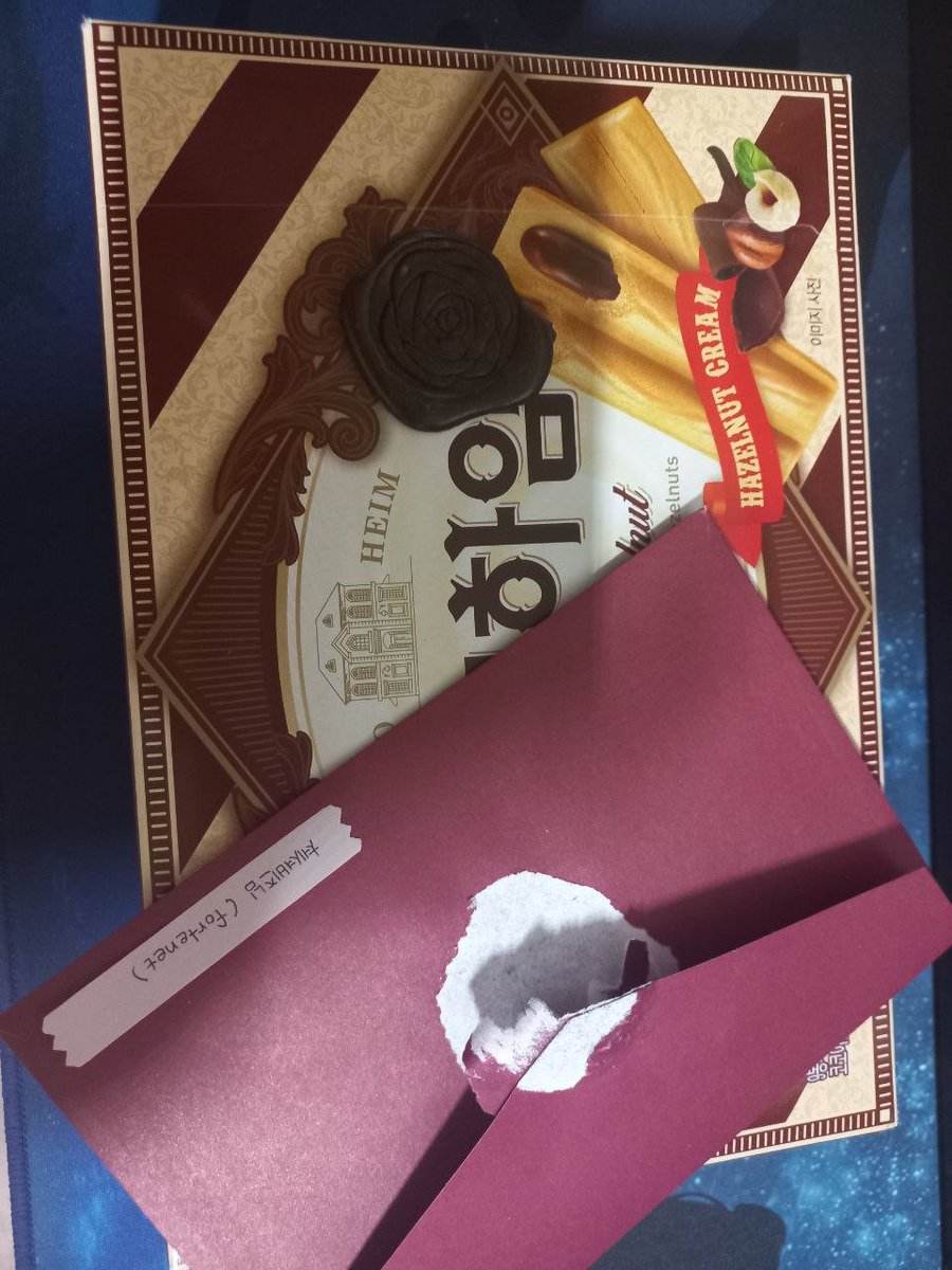 cheshirebizz's tweet photo. #츄메이트 #chumate
오늘 온 츄메의 편지! 실링왁스를 온전하게 떼고 싶어서 열심히 씨름한 결과 봉투가 너덜너덜해졌어요 ㅋㅋㅋ
편지 내용 보면서 귀여운 걱정을 하는 츄메가 너무 귀엽고 살짝 울먹했어요. 그림도 귀엽고 츄메 마음씨가 너무 고마워요. 앞으로도 잘부탁드려요! https://t.co/05I3DvRjUi