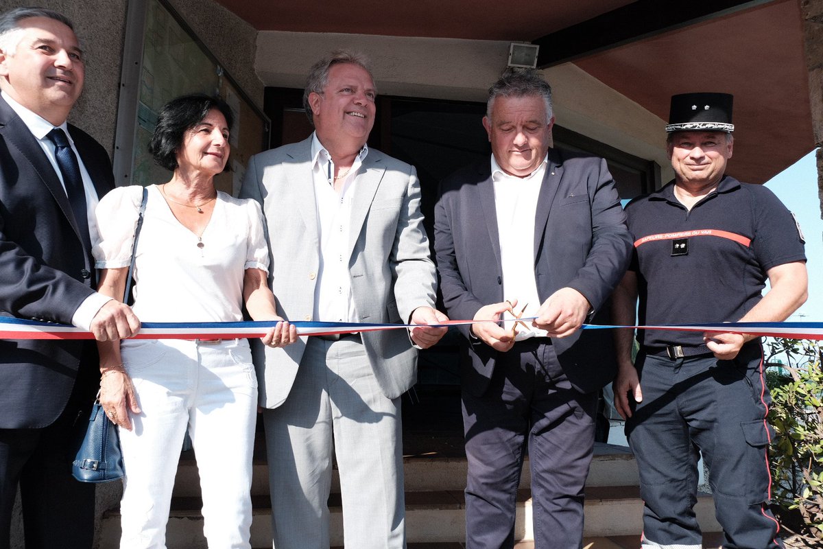 SDIS83's tweet photo. [ÉVÉNEMENT]
C'est en présence de @DLain83
#PCASDIS, @CayronJean Maire de @Roquebrune83520 du CGL @grohin_e #DDSIS, de nombreuses autorités qu'à eu lieu l'inauguration du poste de secours avancé des #Issambres
Ouvert du 01/07 au 31/08, ce centre est rattaché au CIS de  Roquebrune. https://t.co/KvcOmoNez2