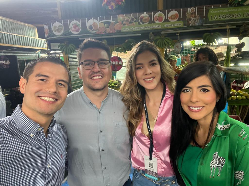 checholopezm's tweet image. #Modaalbarrio2022 aplausos de pie para nuestra Gestora @diamaov 👏👏hoy vimos la Medellín diversa, el talento local, el color, el barrio y las raíces, conjugados en la #PlazaMinorista ¡el escenario perfecto!👌