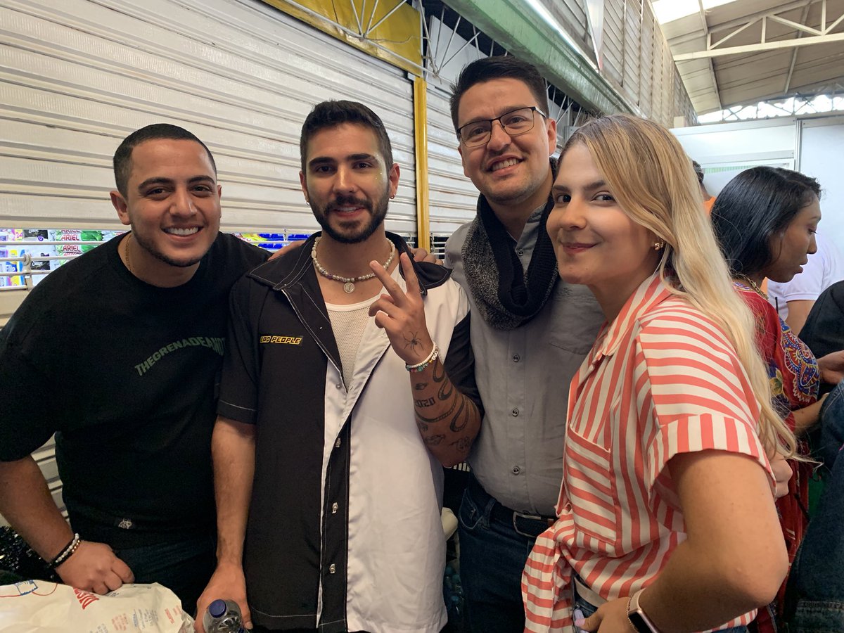 checholopezm's tweet image. #Modaalbarrio2022 aplausos de pie para nuestra Gestora @diamaov 👏👏hoy vimos la Medellín diversa, el talento local, el color, el barrio y las raíces, conjugados en la #PlazaMinorista ¡el escenario perfecto!👌