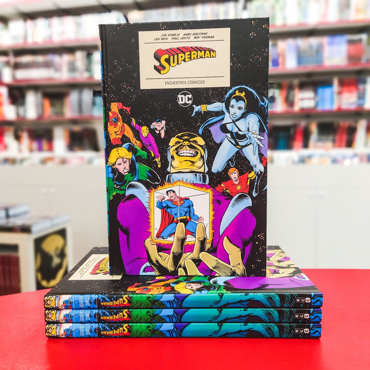 OmegaCenter0's tweet photo. ¡Nueva entrega de #DCIcons! Autores destacados como Len Wein, Curt Swan y, sobre todo, Jim Starlin, que dibuja buena parte de estas aventuras, firman gran parte de la compilación. Además, hay una sorpresita de Alan Moore y Dave Gibbons... ¡a por él!
#NovedadesECC #OmegaNovedades https://t.co/fJksAczbu7