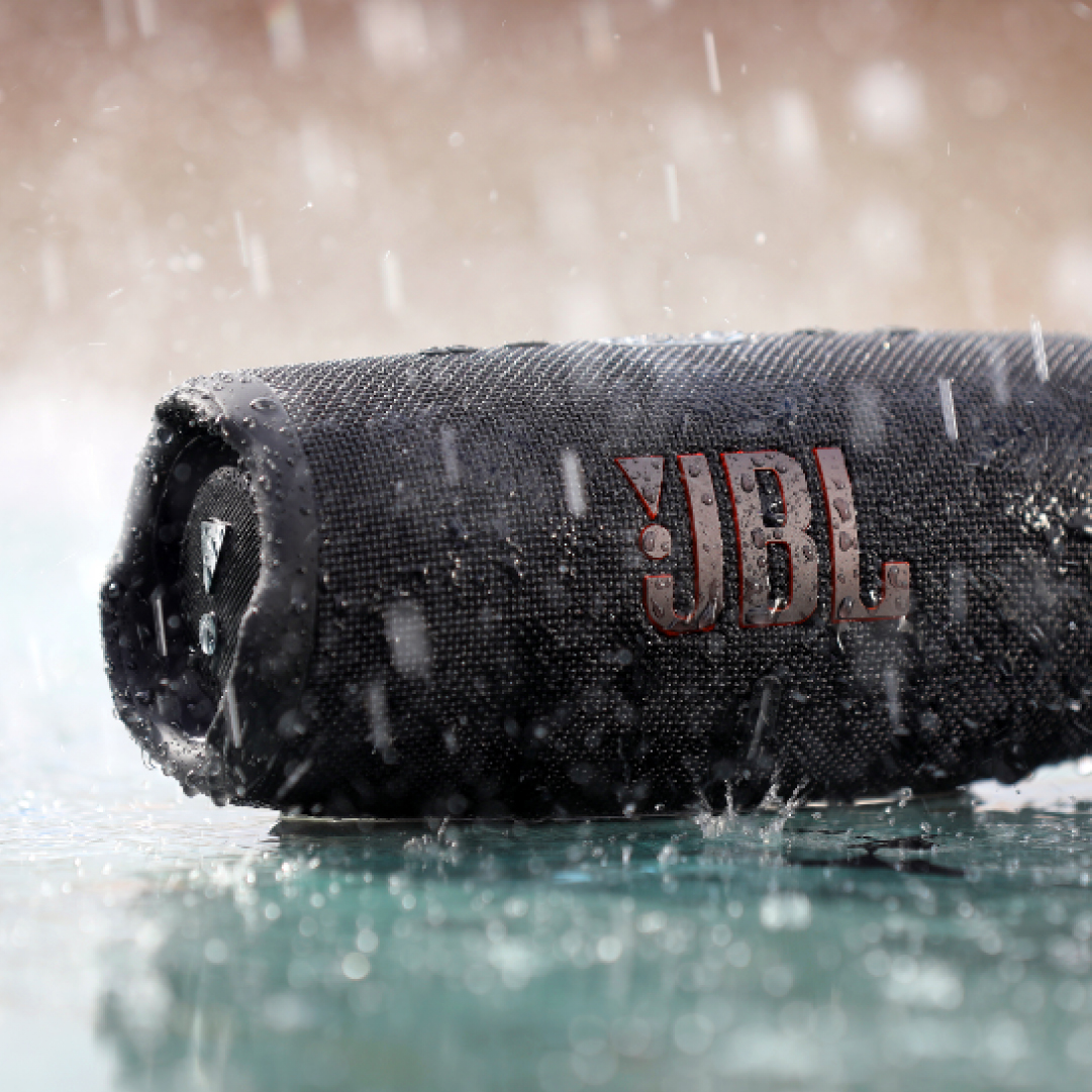 StyleStoreAr's tweet image. Llevá tu música donde vayas con el #JBL #Charge5 🎵 Con este increíble #parlantebluetooth podés disfrutar hasta 20 horas de reproducción y una práctica batería integrada para cargar tus dispositivos en cualquier lugar.
Conseguilo en 12 cuotas sin interés. bit.ly/3OGkMAV