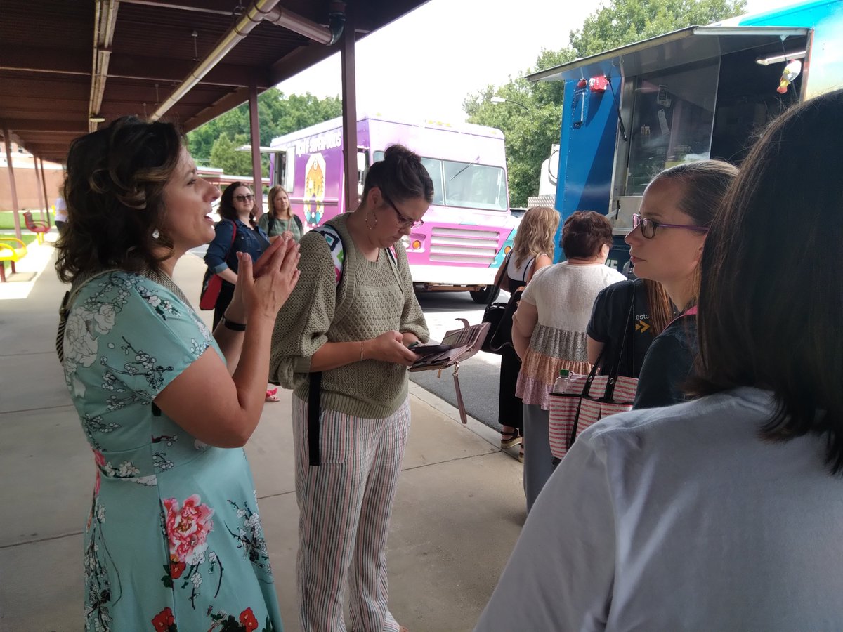 A_Ready_Writer's tweet photo. Lunch &amp; Learn in Line #JCSTechDay https://t.co/zQaJDAnwit