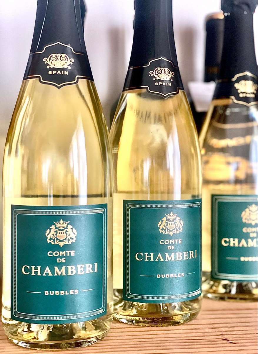 #winelovers _ Comte De Chamberi 🥂📍Castilla-La Mancha,  Spain - GOLD 2019 Sommelier Wine Awards
CELEBRATE EVERY NEW DAY, AND SPARKLE! 🌟
-Pale yellow Sparkling wine,  with fine consistent bubbles, has a great combination of white fruits and fresh grass aromas and citrus fruits.