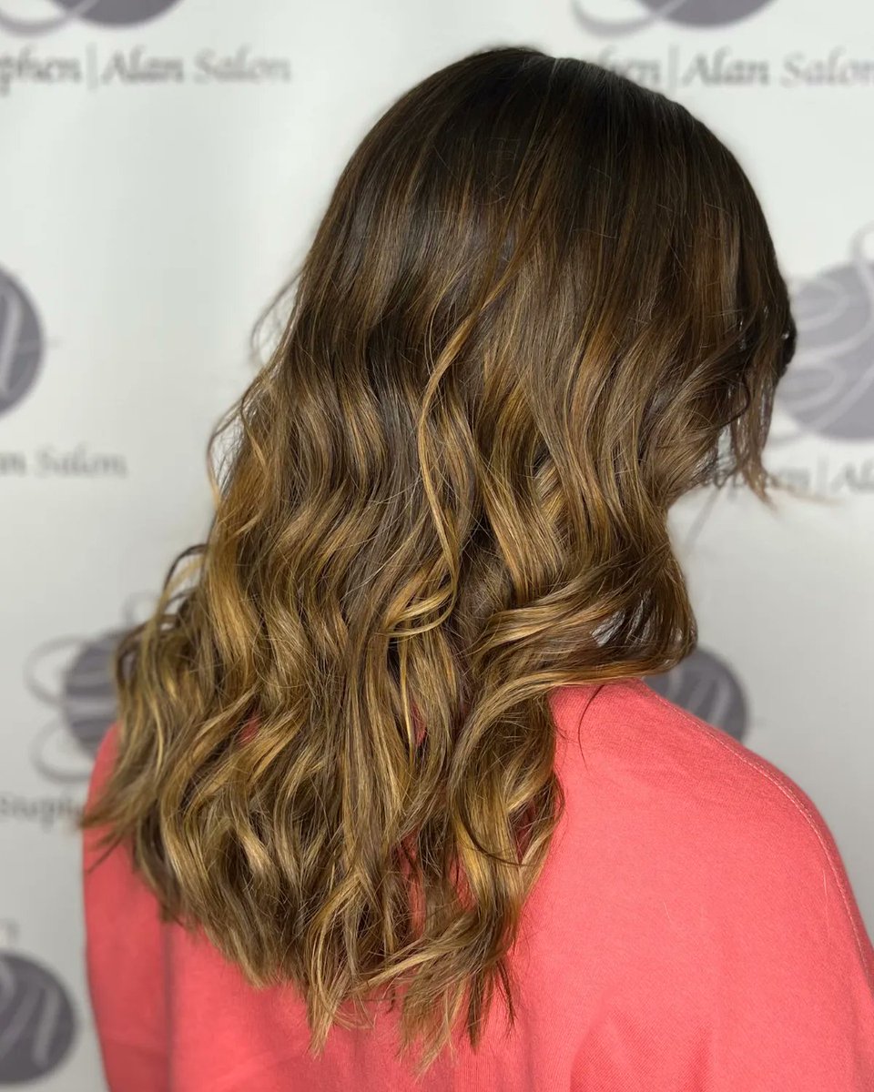 StephenAlanIL's tweet image. Natural golden balayage 💛 By Hannah!