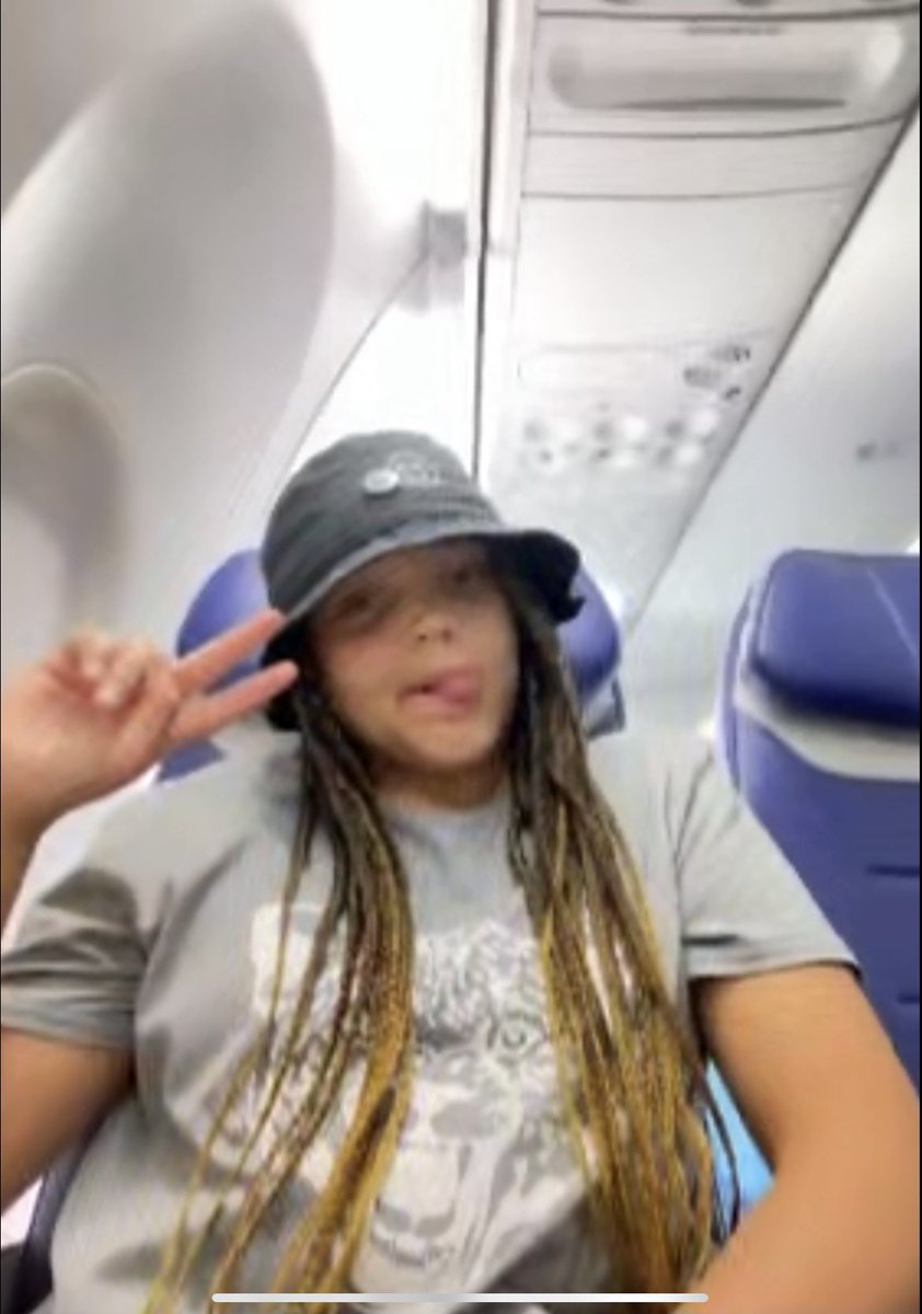 sheribrown805's tweet photo. My girl flew by herself to Arizona to spend a week with grandparents π She went through security and found her gate and navigated everything on her own. #proudmama #independent #thisis13 https://t.co/wE1kEnF4FR