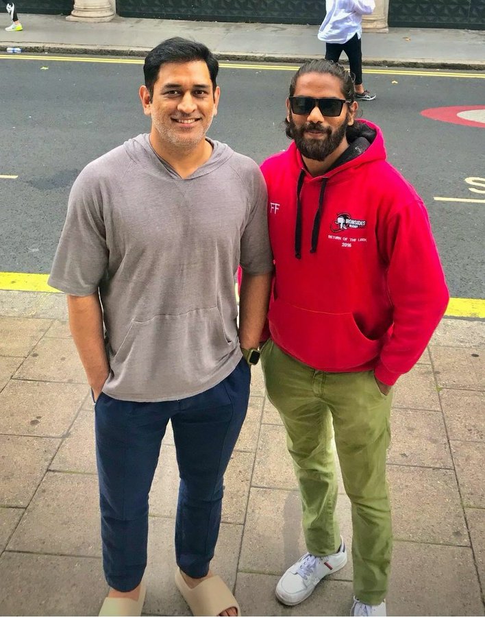 wbmsdian07's tweet photo. Latest Click From UK 👌😘

#MSDhoni | #Thala https://t.co/NX9uisTEDm