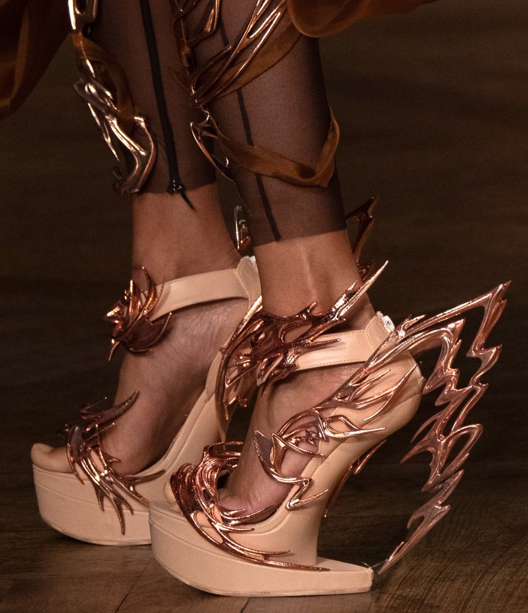 diorangxl's tweet image. Iris van Herpen Fall 2022 Couture